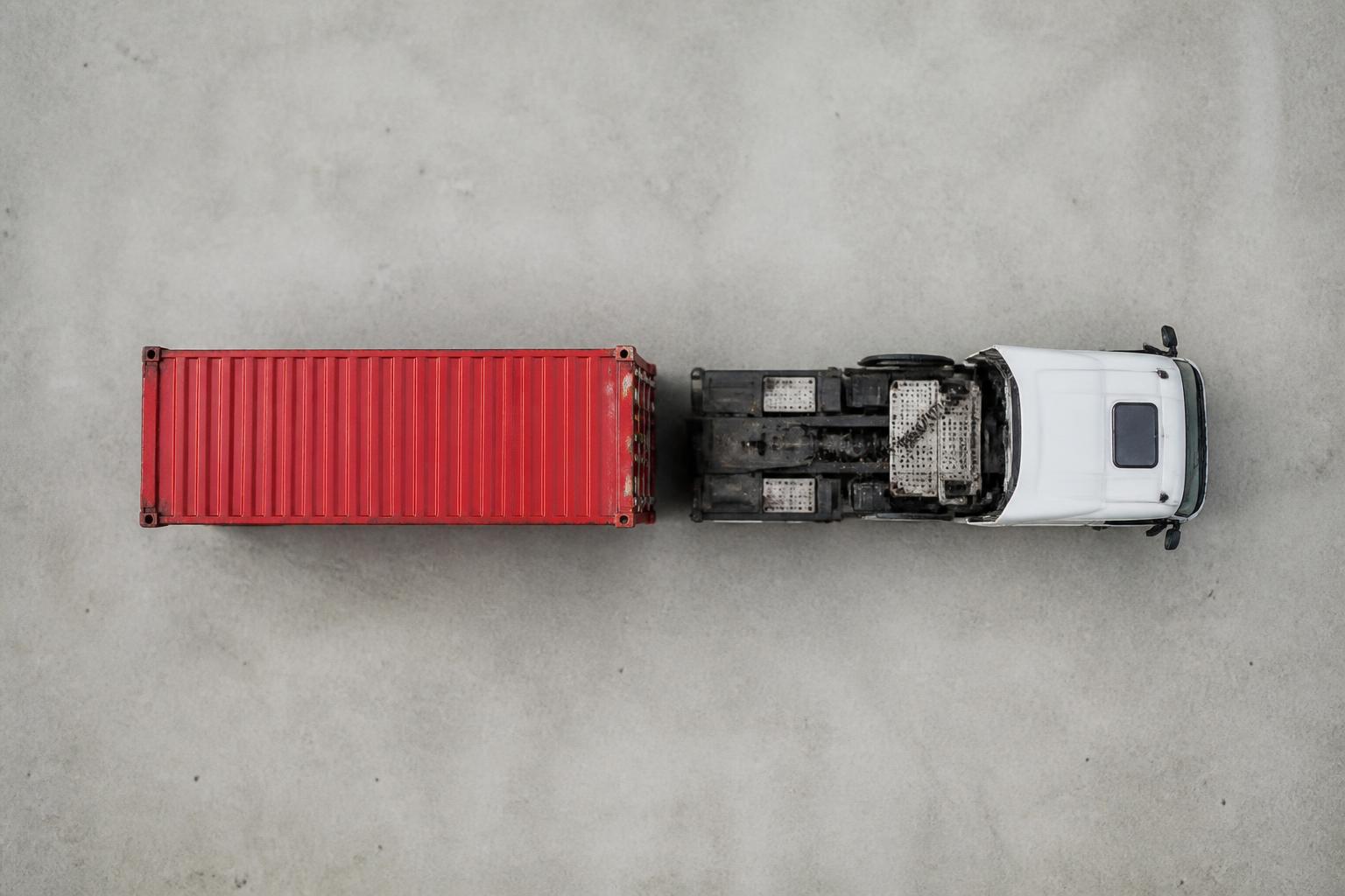 Container haulage that keeps port moves under control